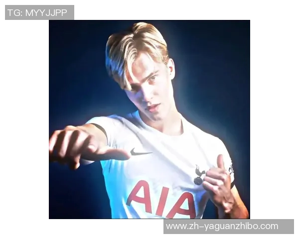 足球帅哥的魅力与风采揭秘球场内外的时尚与个性展现